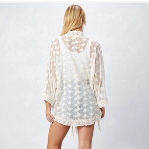 LOVESTICH Cream lace Juno Kimono